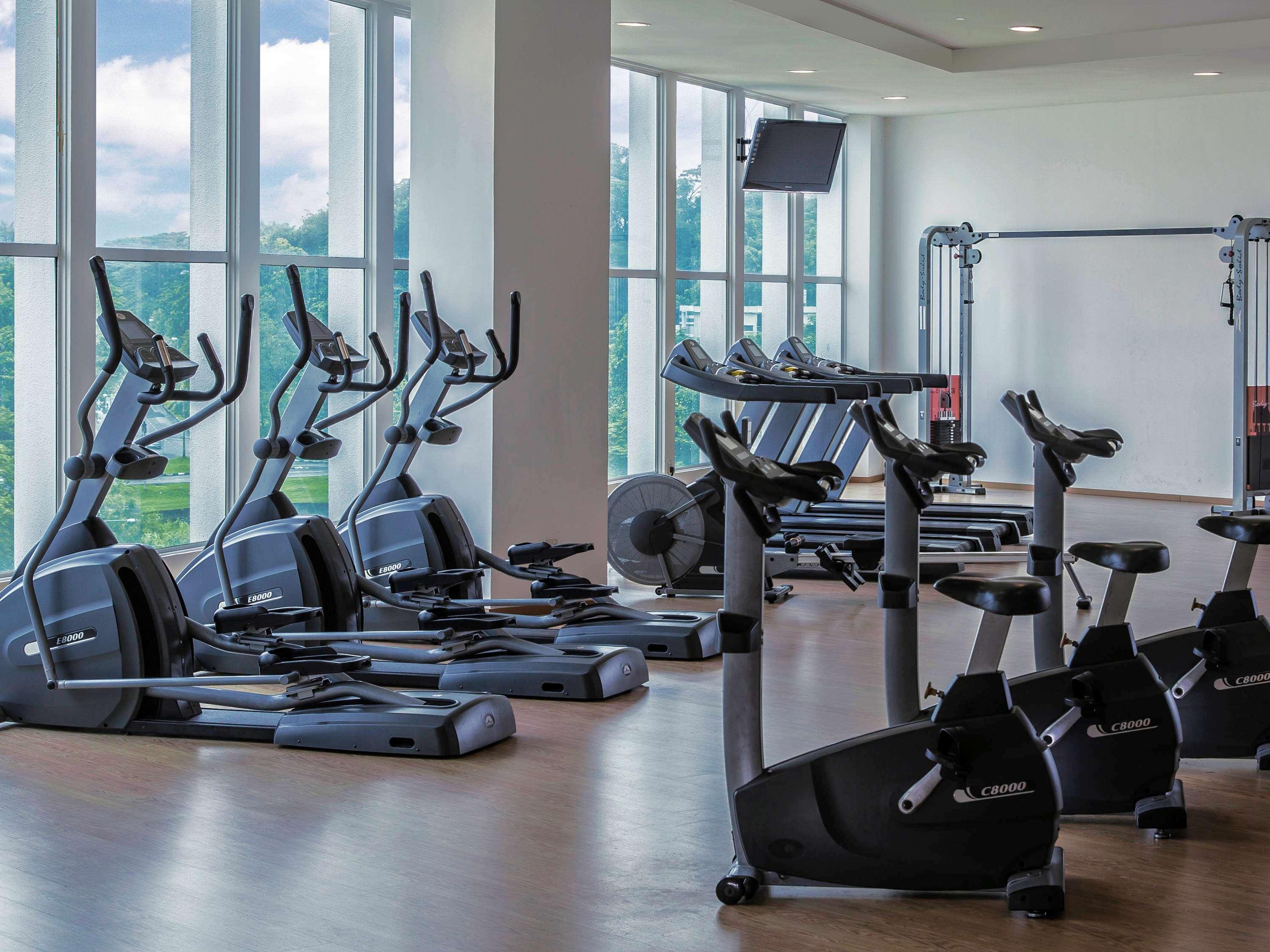 Pullman Kuching Hotel Exterior photo The gym at the hotel